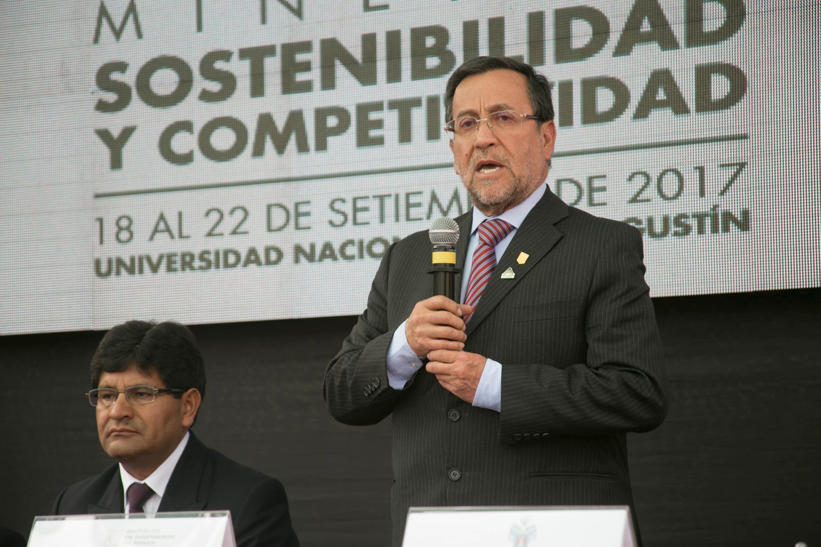 Conflictos sociales afectan inversión de US$ 22 mil millones en minería