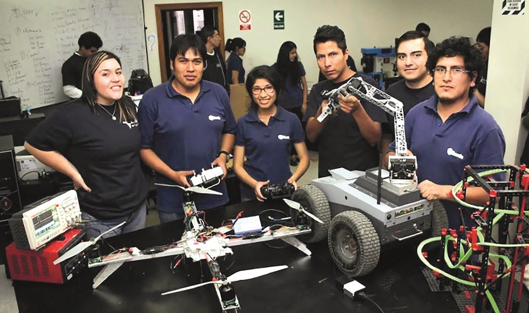 Investigadores de la UCSP desarrollan una flota piloto de robots de rescate