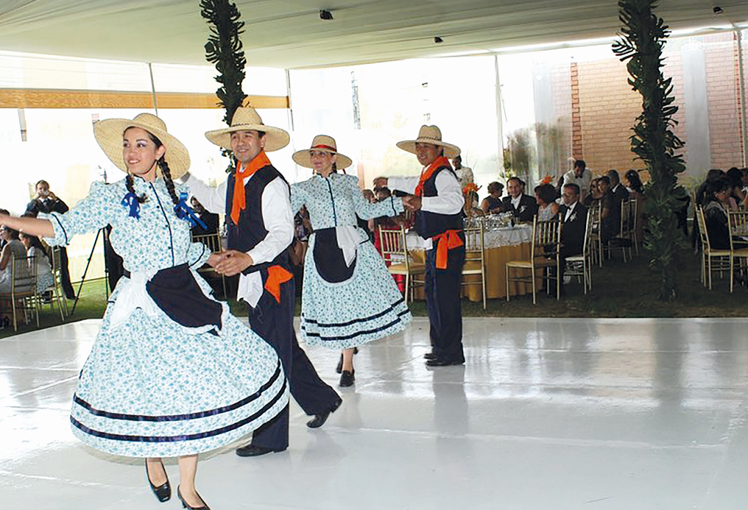 Marinera  arequipeña: el eterno contrapunto entre  ‘lonccos’  y ‘ccalas’