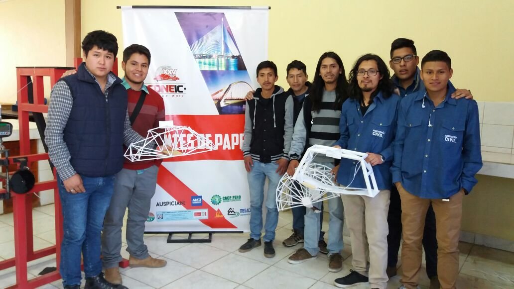 Construyen puente de papel que resiste hasta cien kilos