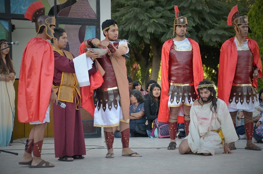 UCSM: escenificaron la vida, pasión y muerte de Jesús