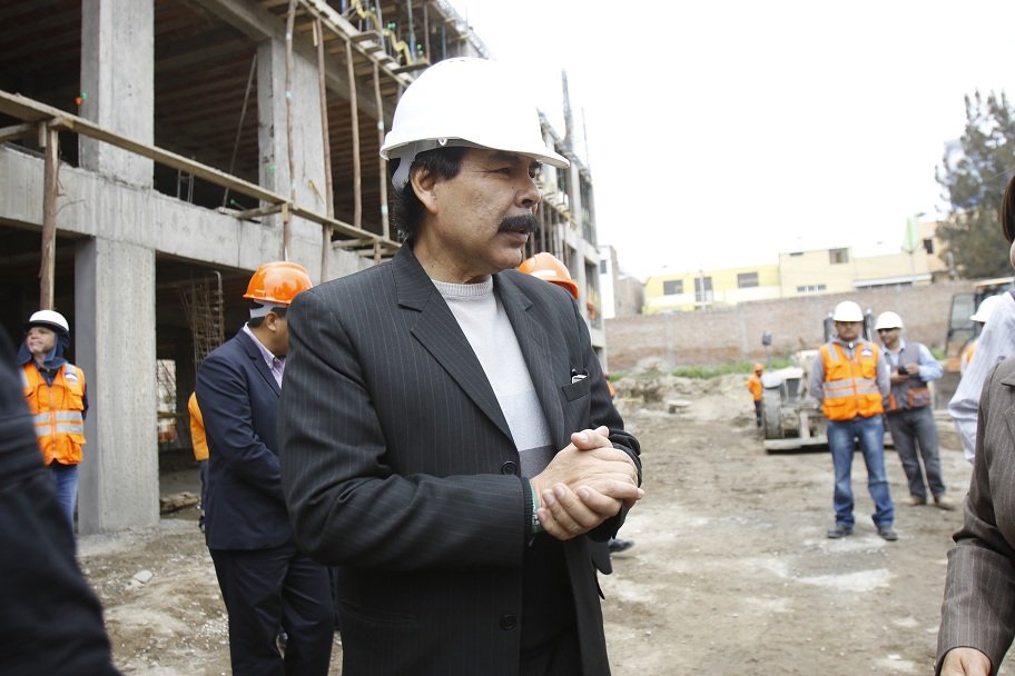 Exalcalde Alfredo Zegarra seguirá dirigiendo la gestión municipal