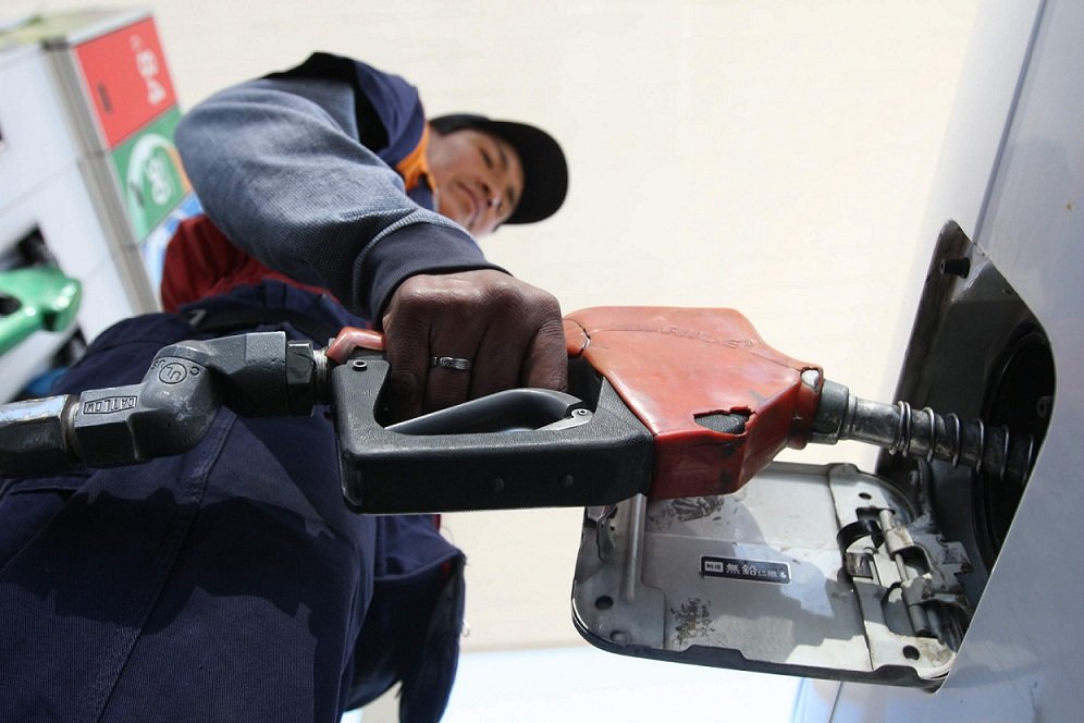 Precios de transporte y productos básicos suben por la especulación