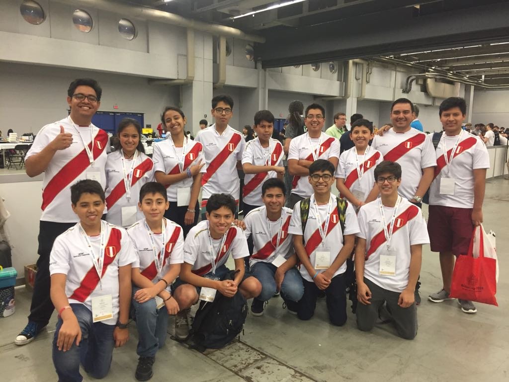 Estudiantes de la UCSP obtienen el subcampeonato en el mundial de robótica