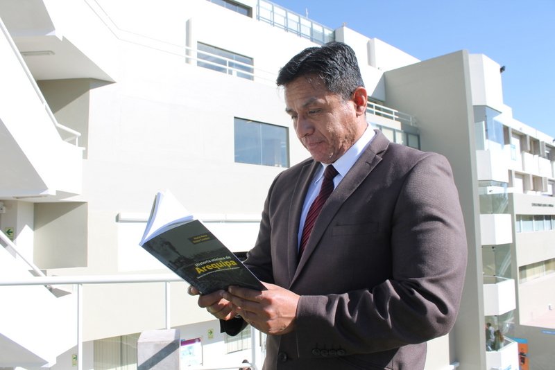 Colaborador de ENCUENTRO presenta libro sobre Arequipa