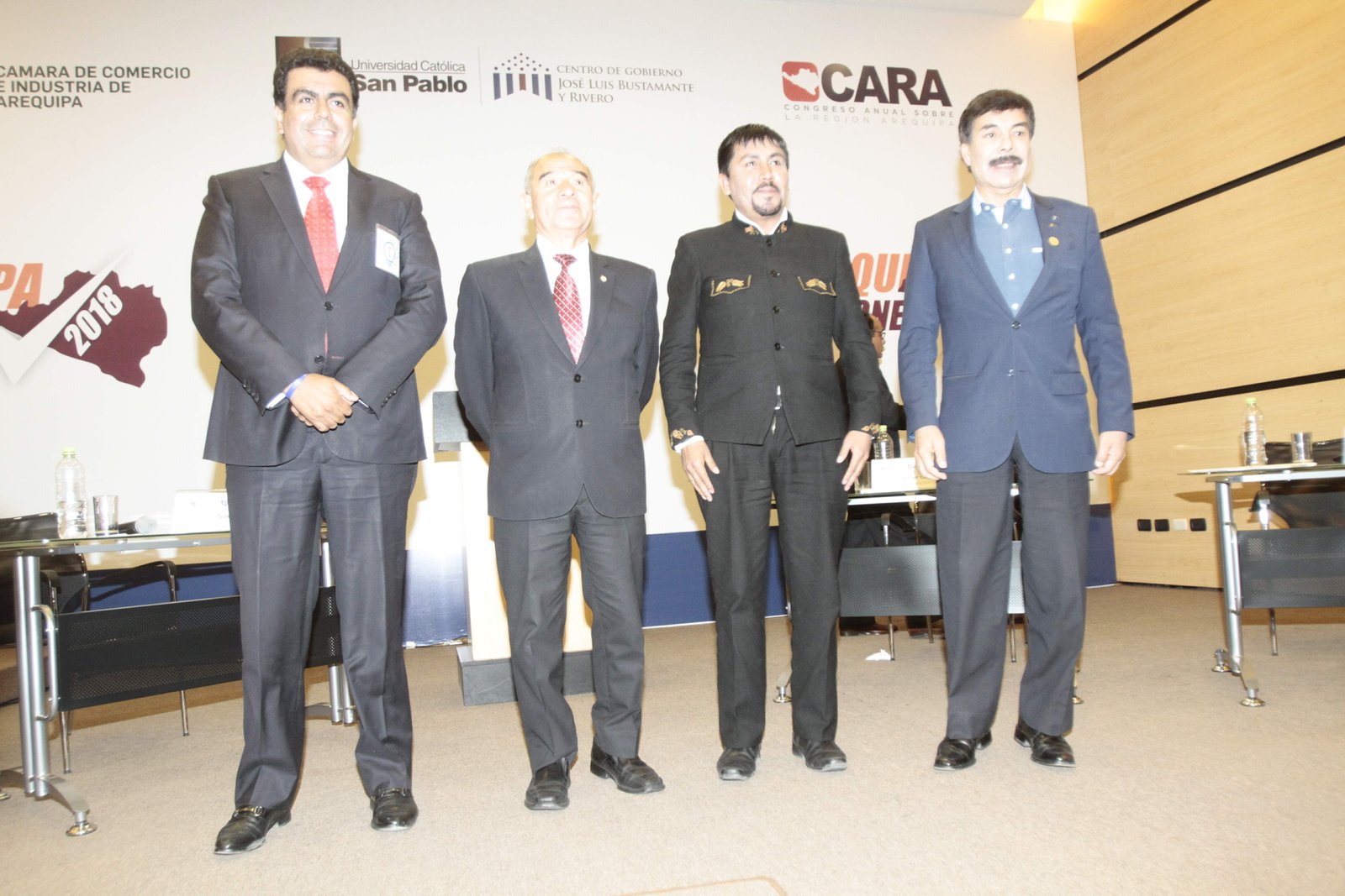 El voto de protesta se impuso a nivel regional y ayudó a Cáceres