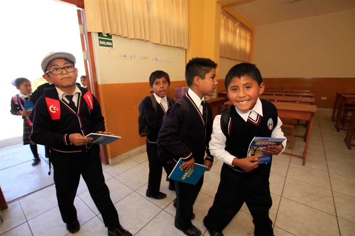 Evalúan postergar inicio de clases en colegios públicos