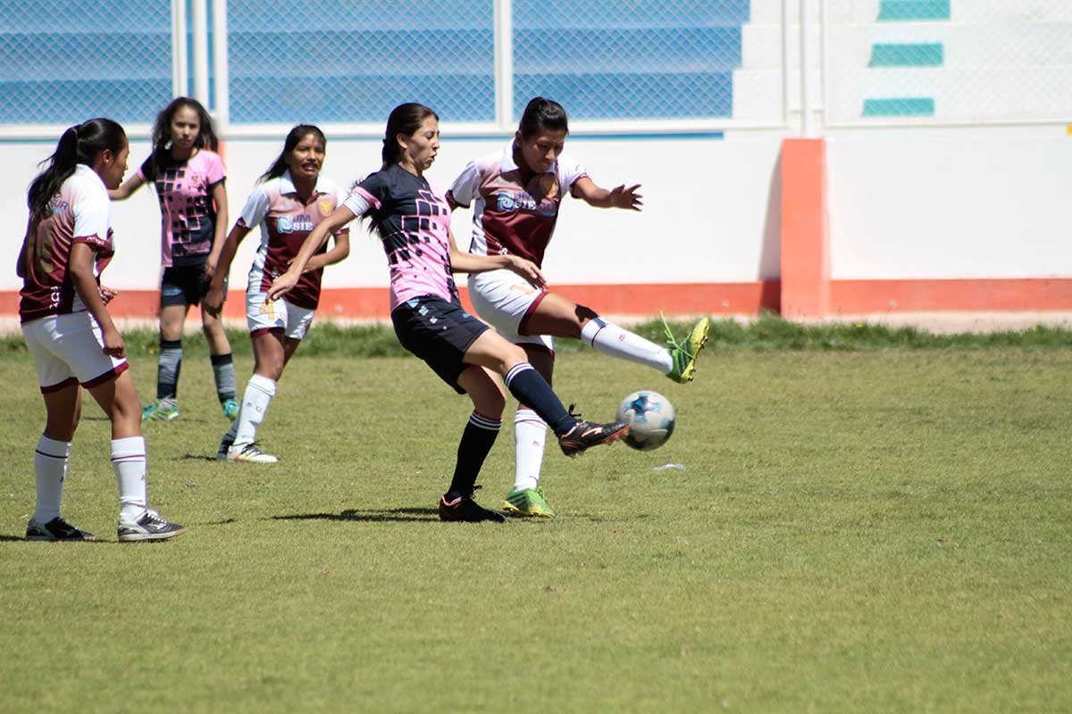 El fútbol femenino pasó al olvido por la crisis del coronavirus
