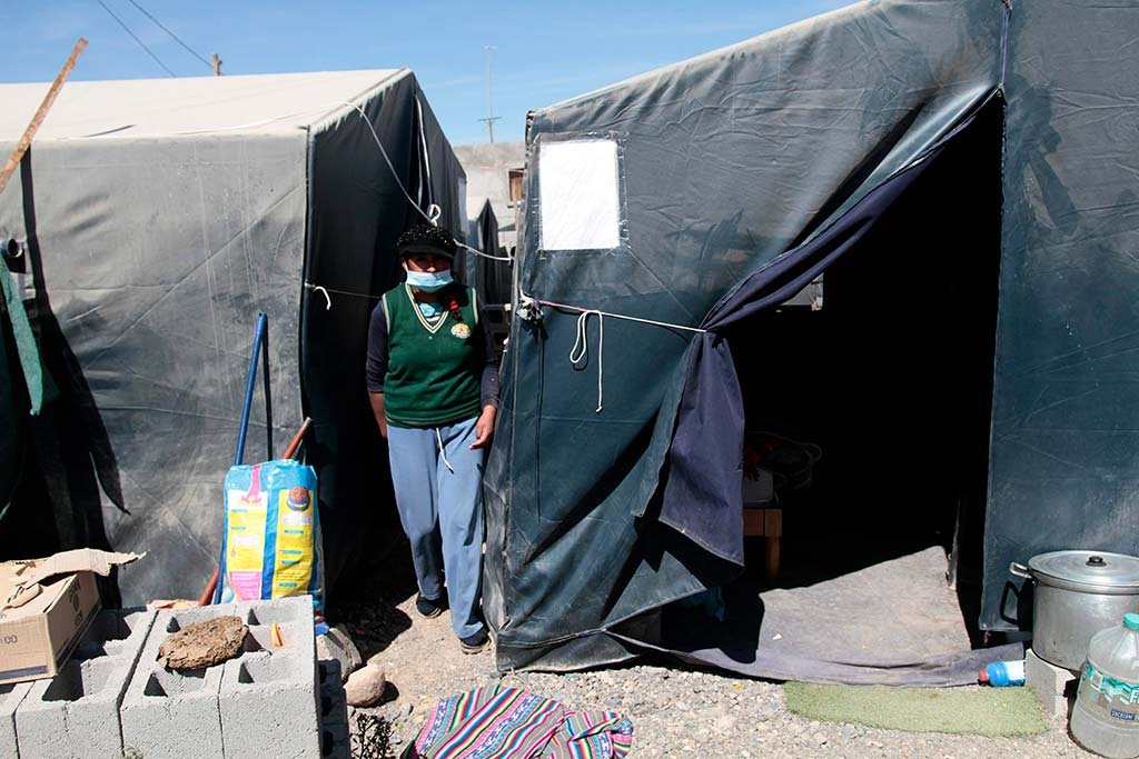 El tiempo y el desamparo golpean a varias familias que viven en carpas