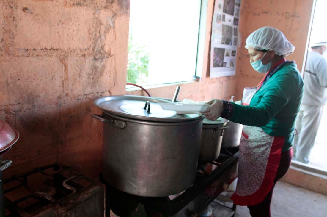 Comedores populares funcionan a ‘medias’ porque comuna provincial retrasa entrega de insumos