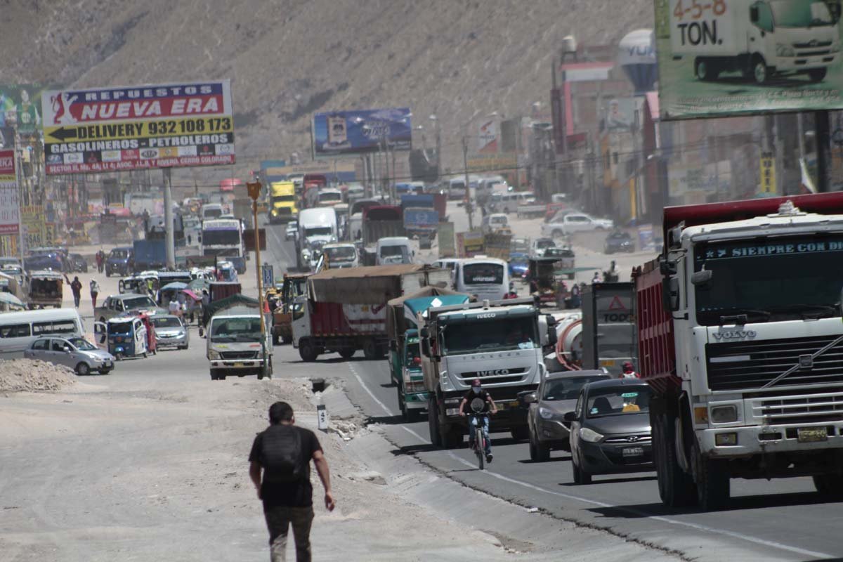 ¡Caos vehicular en el ingreso a Arequipa!