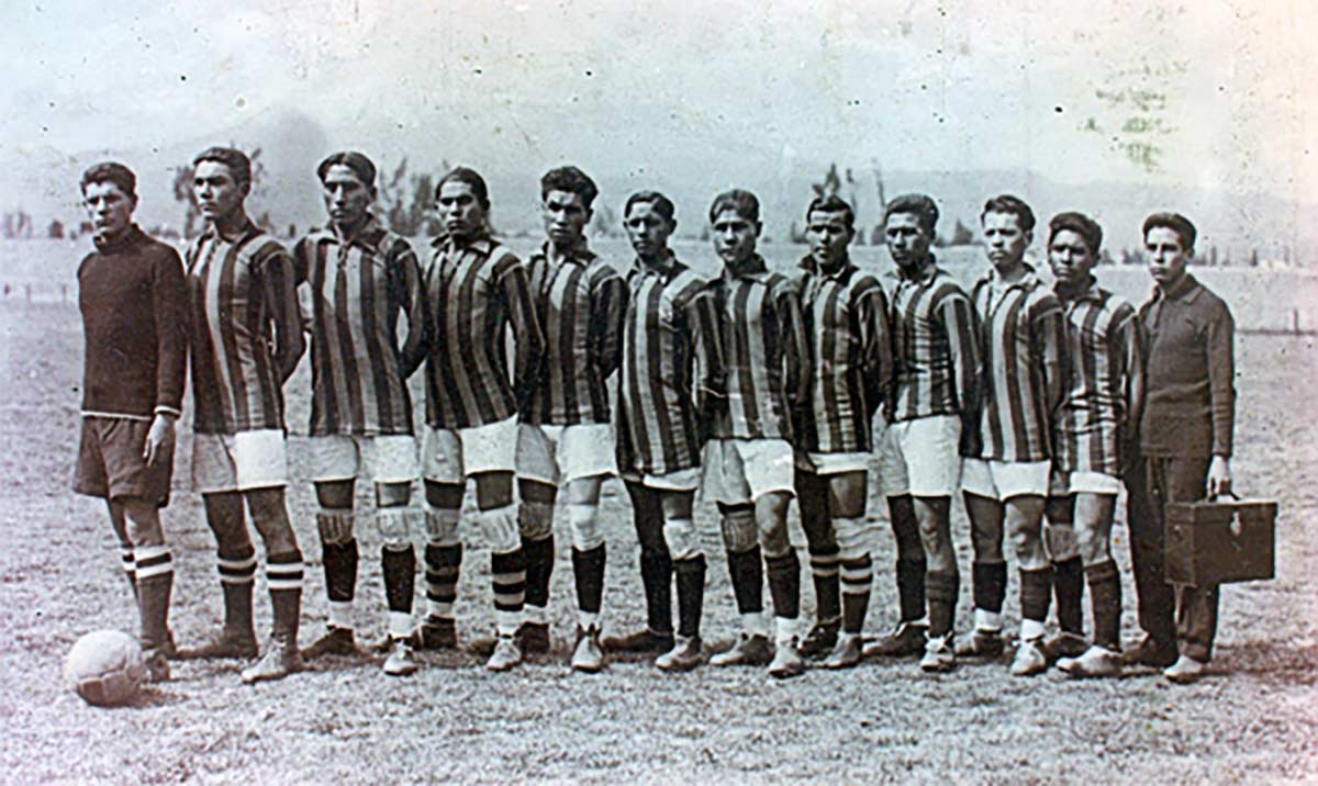 FBC Piérola, el equipo del pueblo que jugaba con corbata y los chimpunes bien lustrados