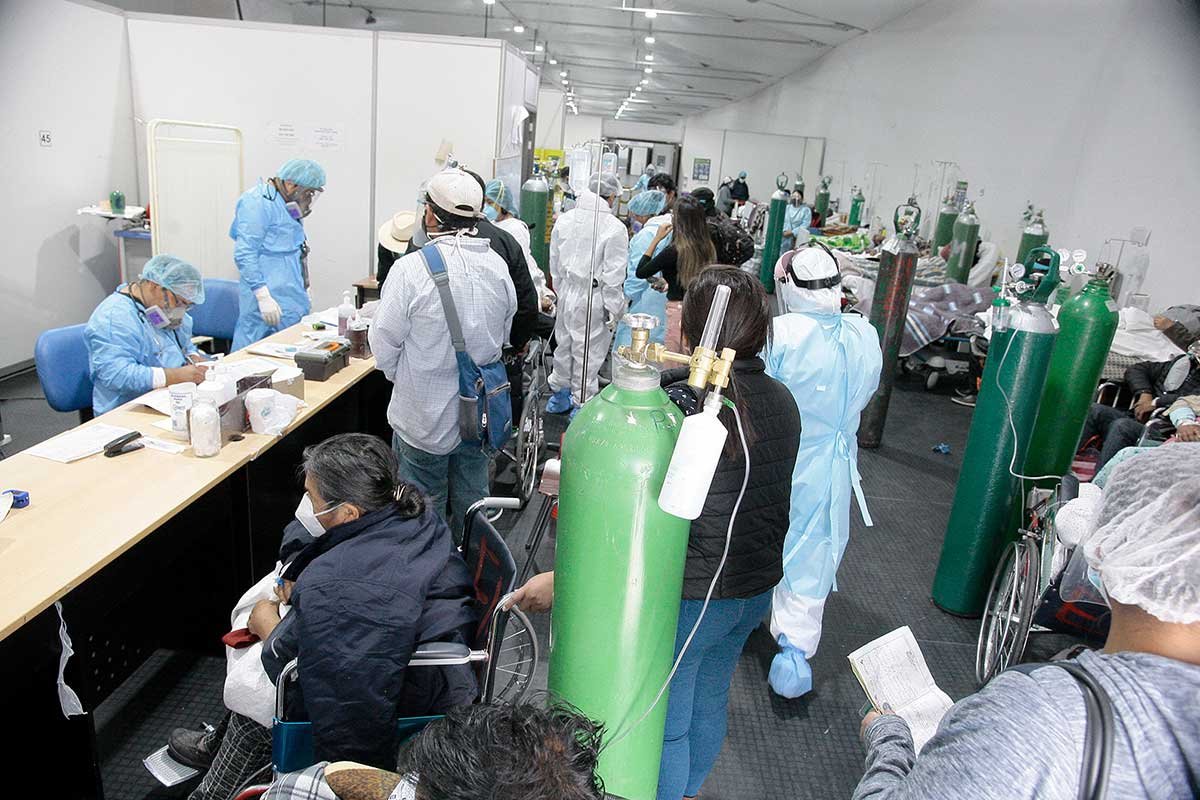 Hospitales de Arequipa no dan más por irresponsabilidad de población y abandono de autoridades