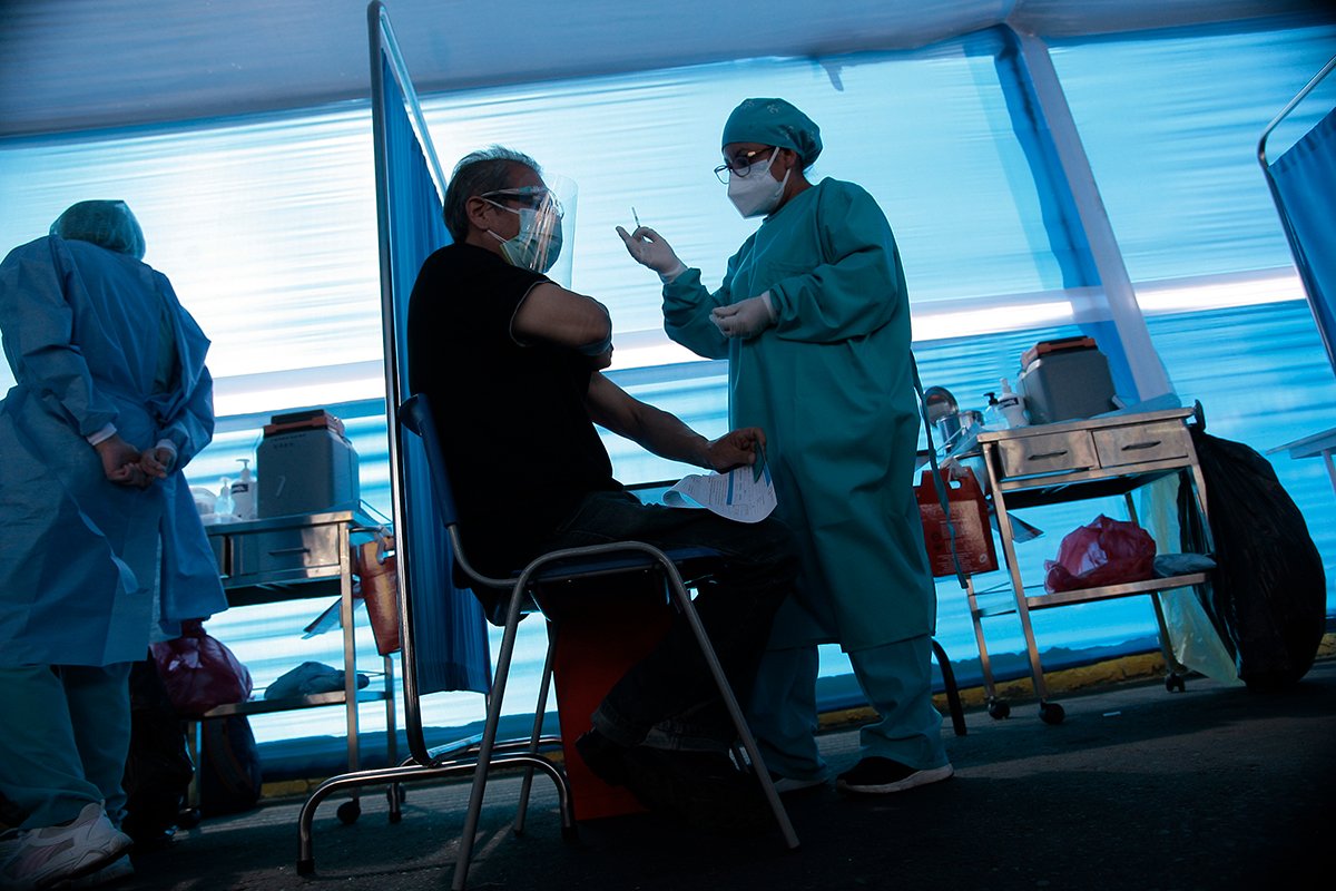 Aplicarán 15 mil dosis cada día para combatir el COVID-19