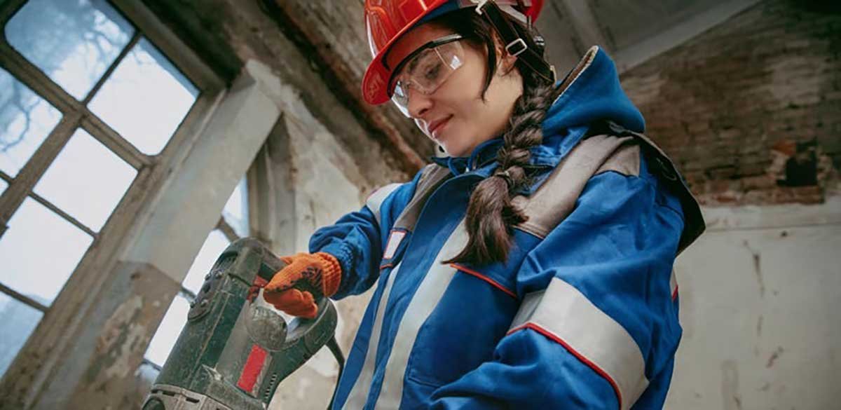 ¿Cómo se puede incentivar la participación de la mujer en la construcción?