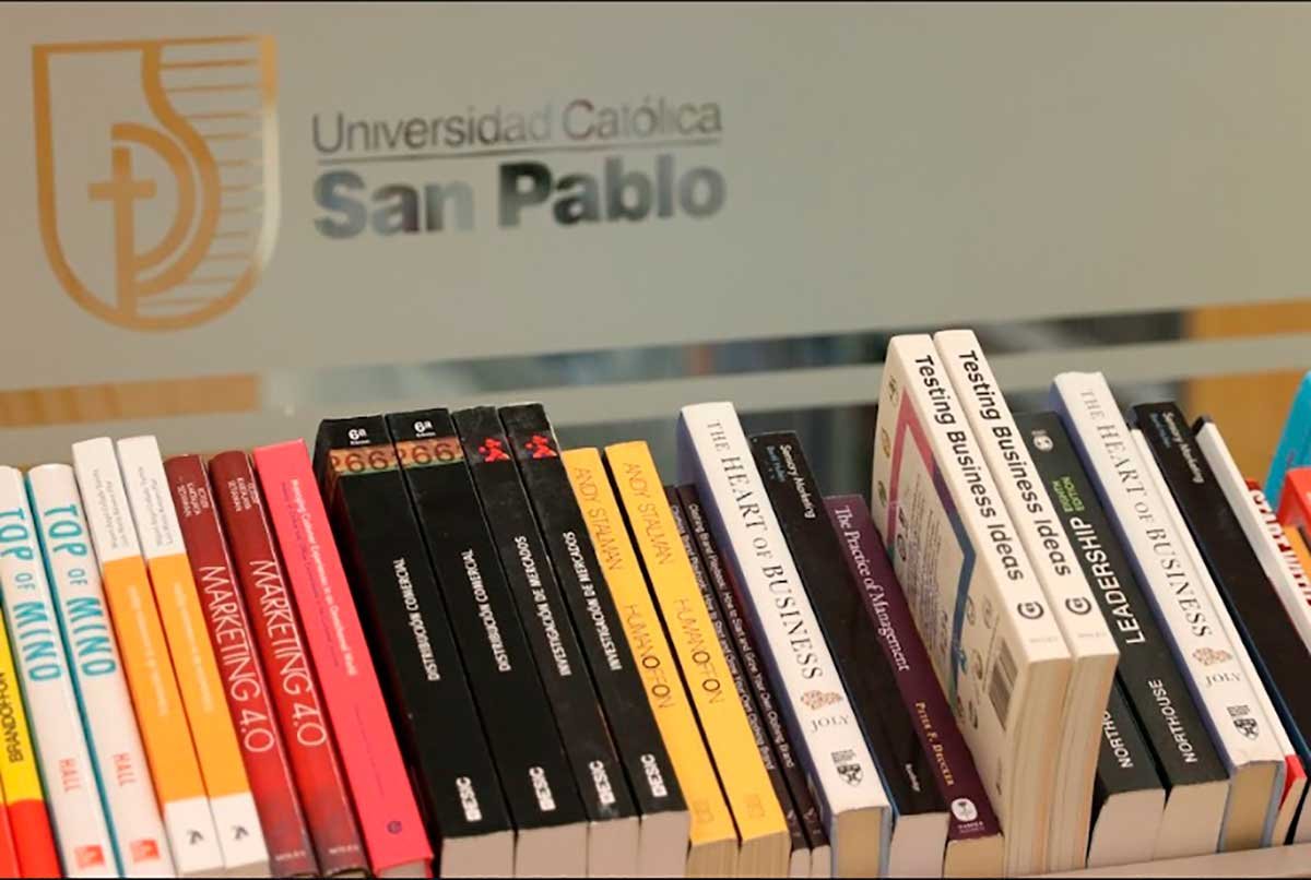 San Pablo refuerza biblioteca de Ciencias Económicas y Empresariales