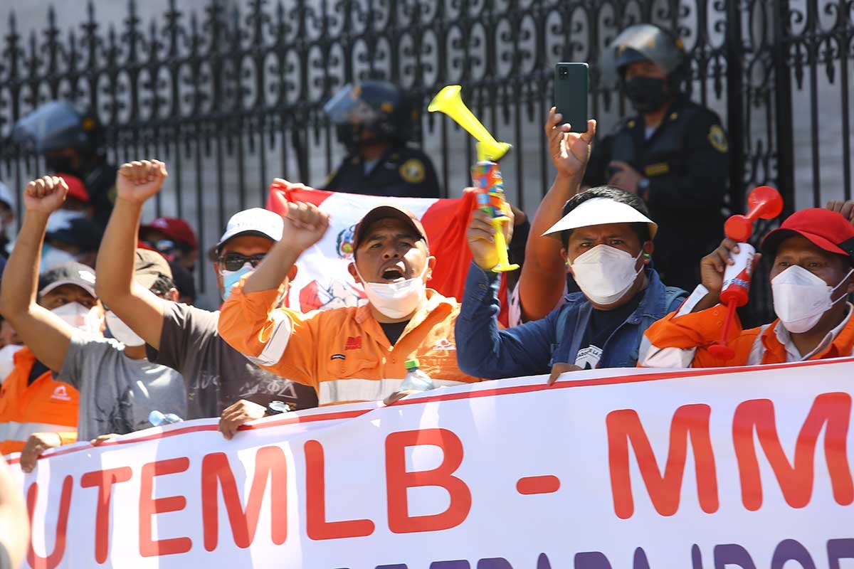 Las Bambas: advierten enfrentamiento entre trabajadores y comuneros