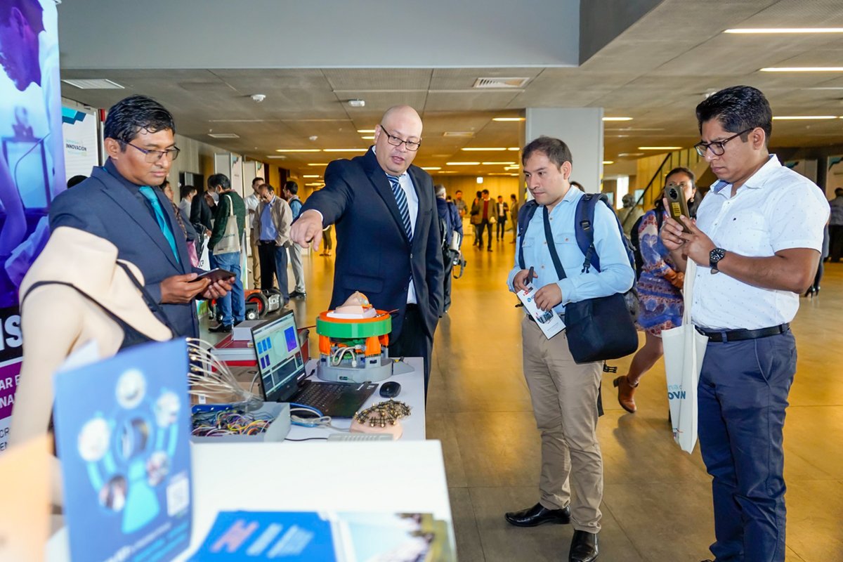 Concytec destaca aporte de la San Pablo en la investigación