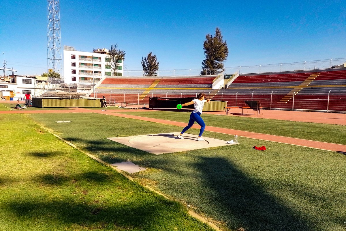 María Fernanda Valdivia, la lanzadora de disco que busca la gloria universitaria