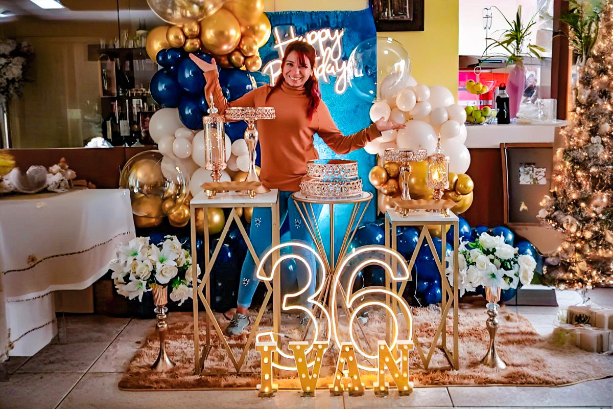 La ingeniera que pone luz y color en las fiestas