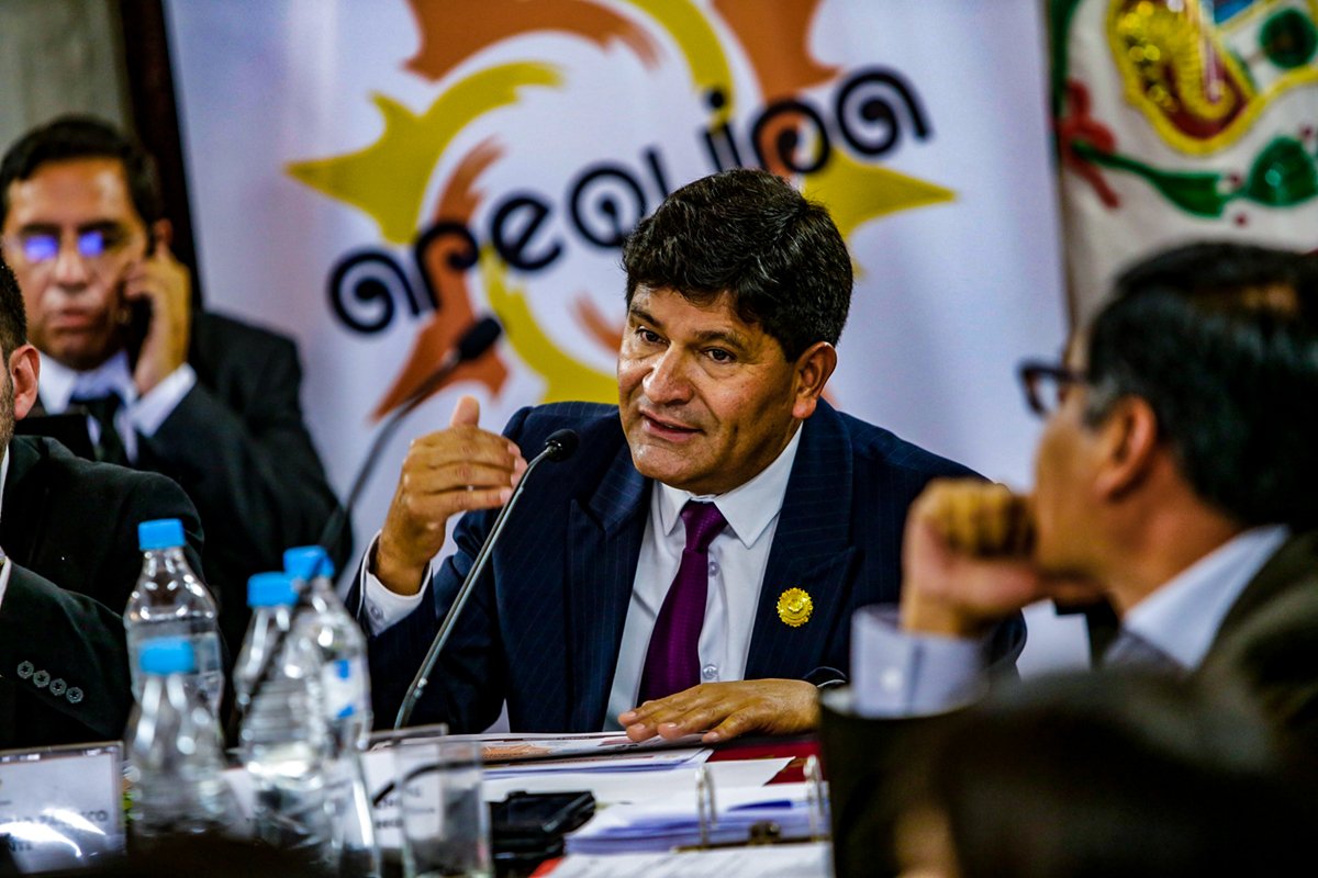 Gestión de Rohel Sánchez es inestable por constantes cambios