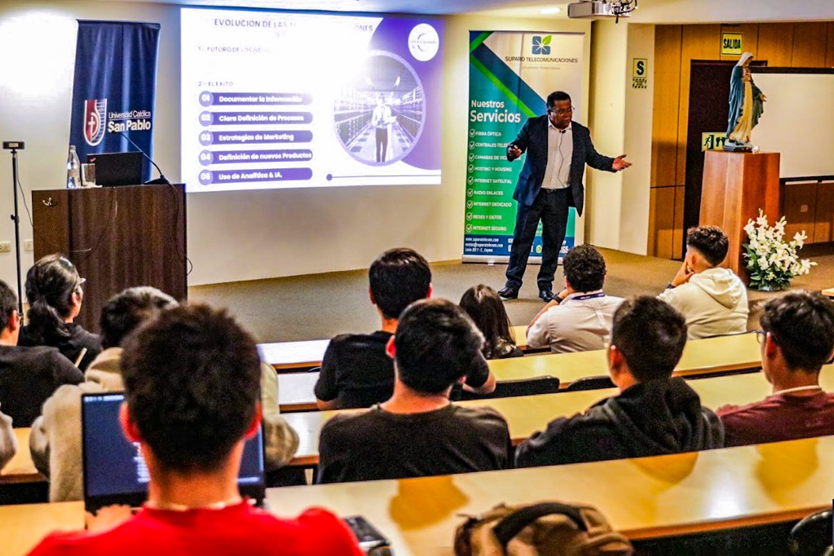 Innovan en las telecomunicaciones con realidad virtual y fibra óptica