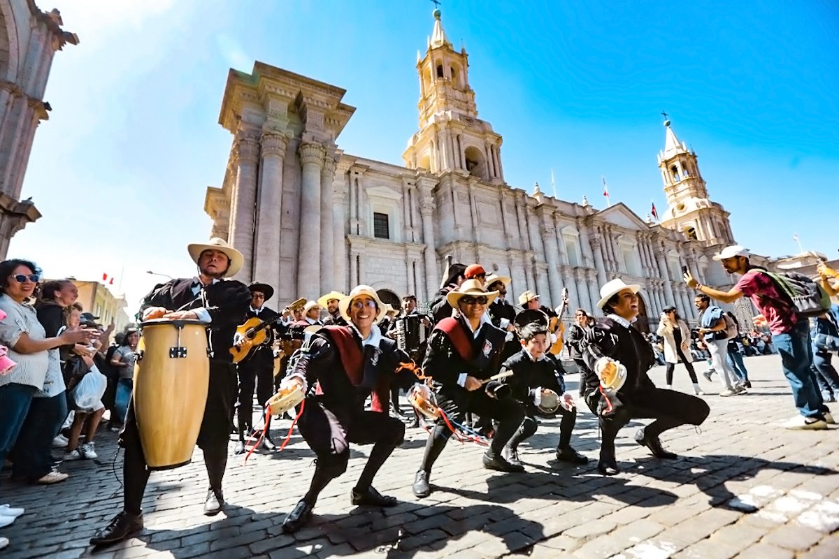 Tuna de la San Pablo es la anfitriona de las fiestas de Arequipa