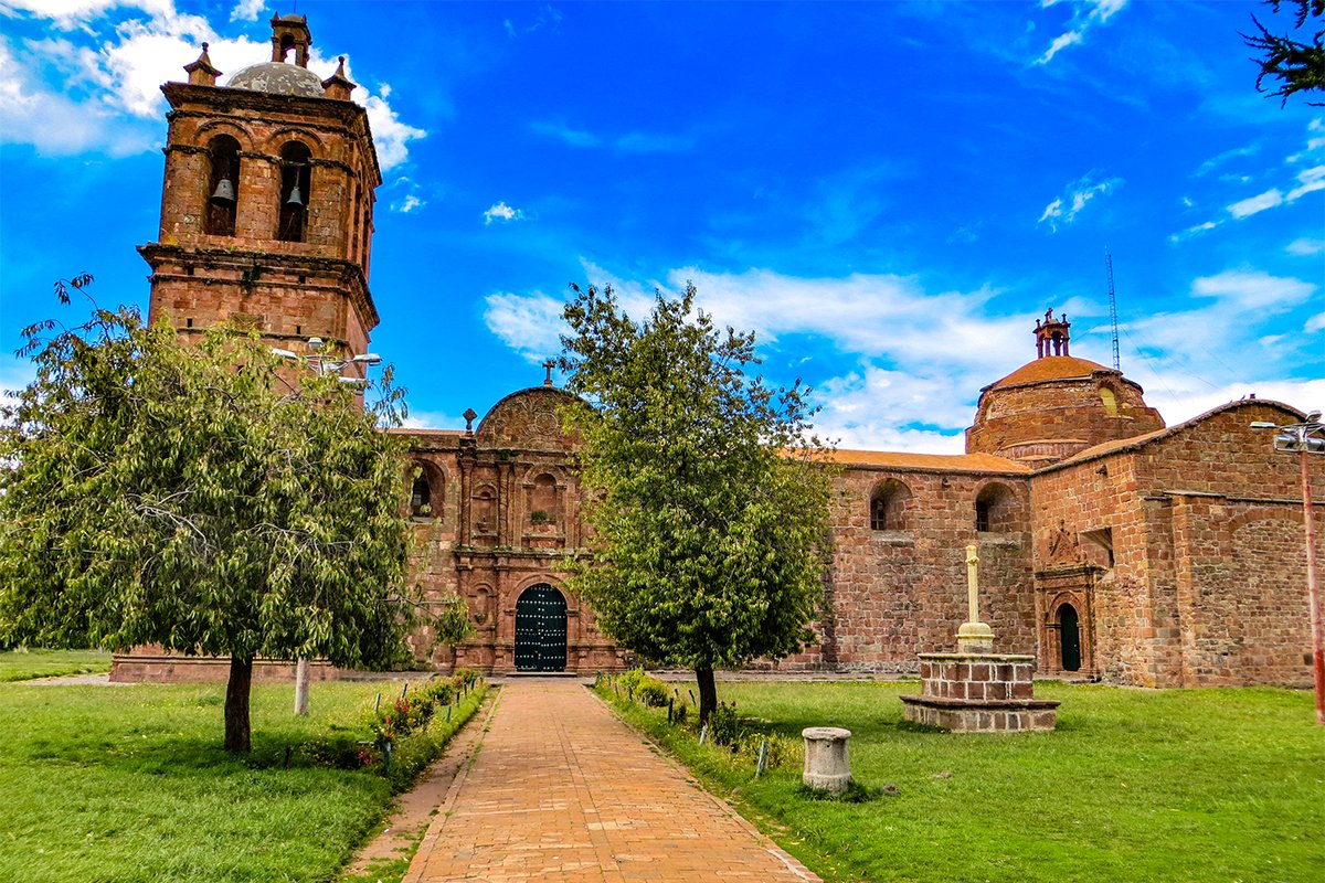 Iglesias del lago Titicaca, en Chucuito, que resaltan por su ornamentación