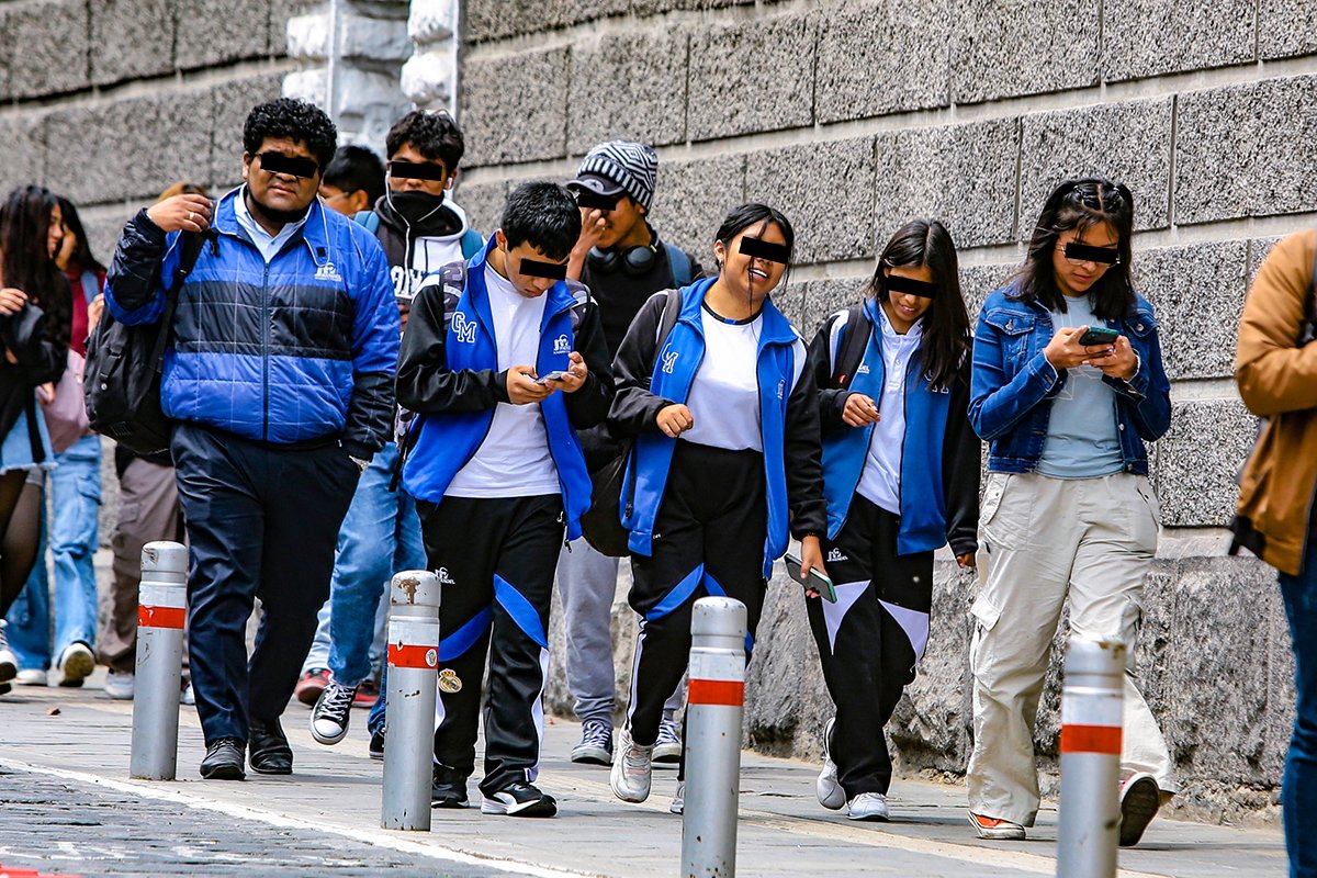 Celulares en colegios: ¿prohibir o regular su uso?