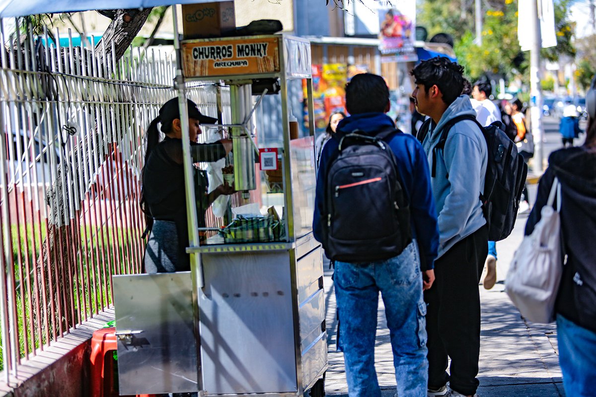 El 50 % de jóvenes que tienen un empleo, laboran en condiciones de informalidad o como subempleados