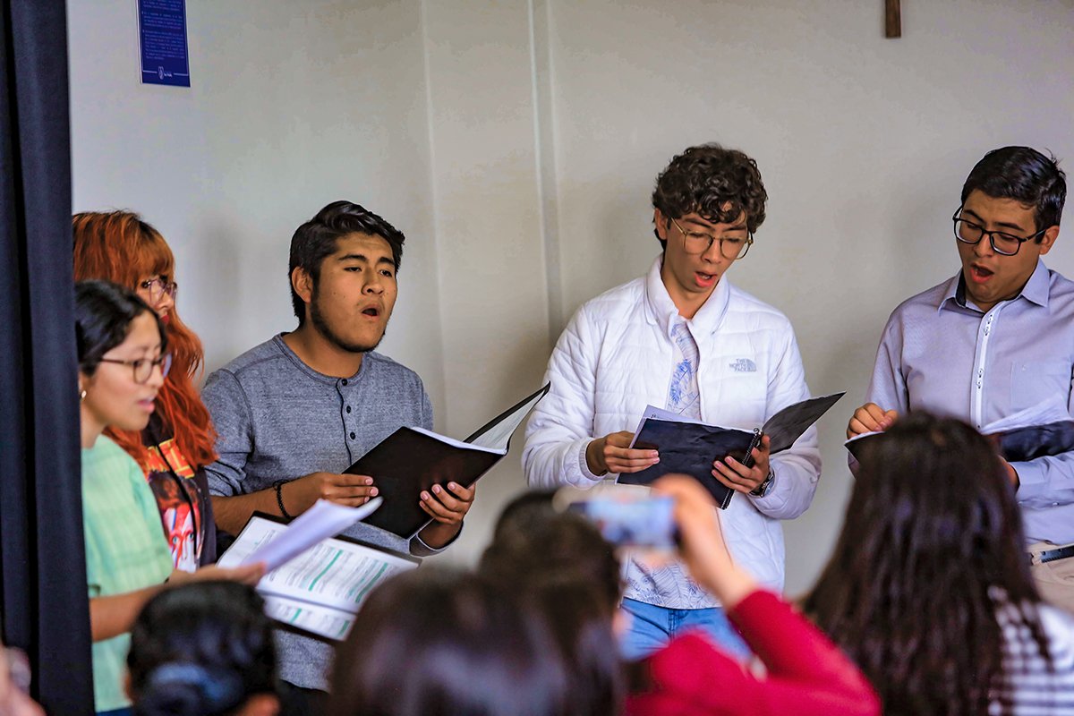 Sopranos y barítonos, el sueño de ser coreuta