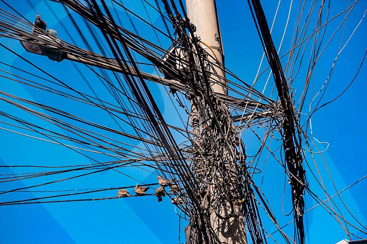 Las telarañas de cobre en las calles de Arequipa