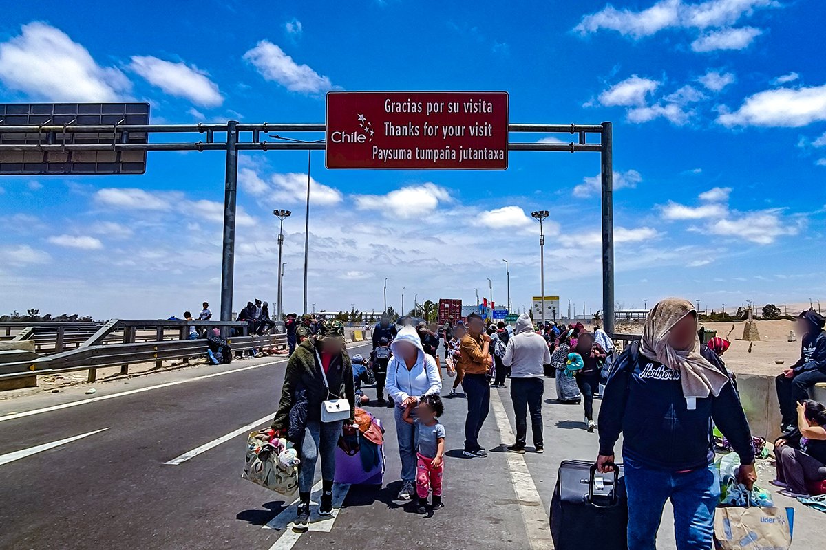 Venezolanos atrapados en la frontera de Perú y Chile: la ruta nocturna por el desierto para retornar a su país