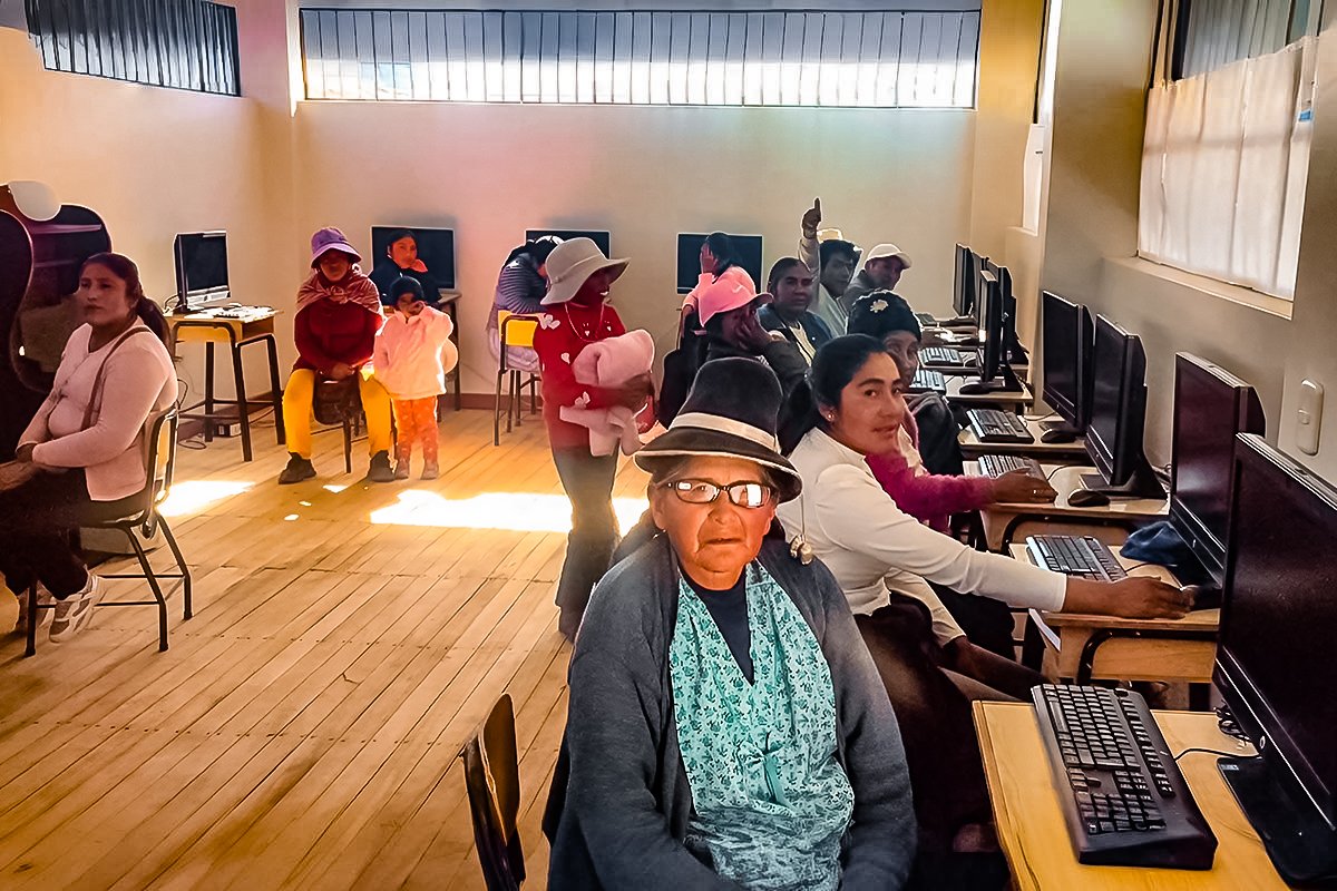 Proyectos solidarios de la San Pablo en Ayaviri benefician a más de 1 800 personas desde 2021