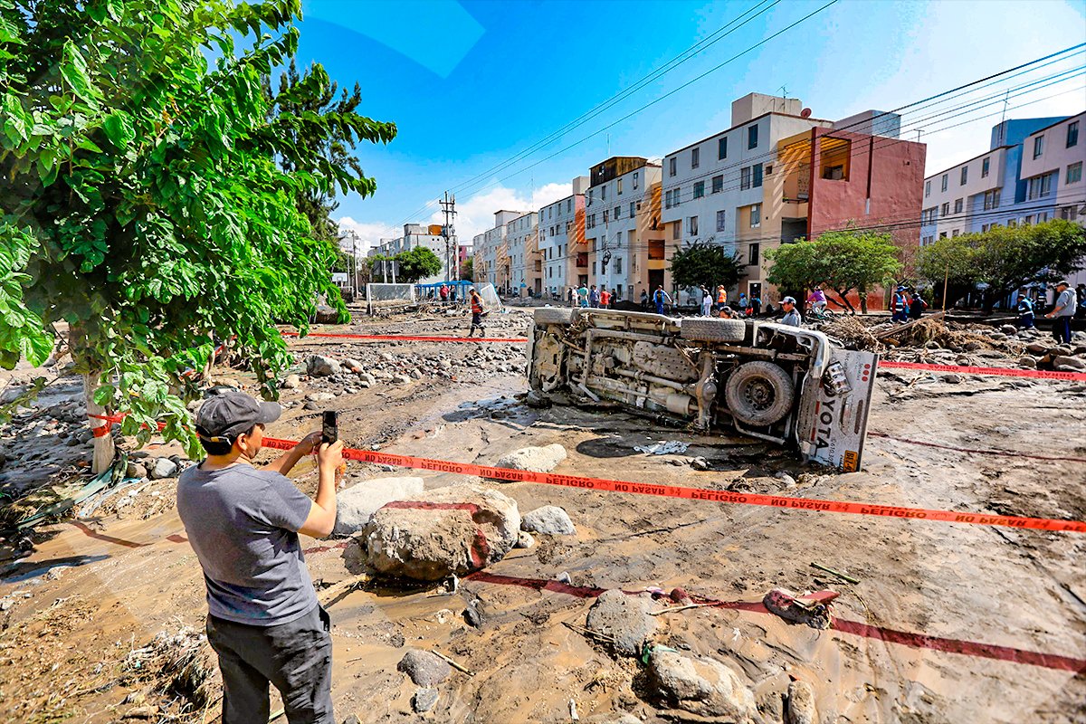 Destrucción en el complejo habitacional Flora Tristán